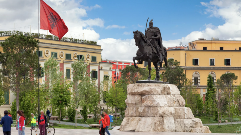 Albânia em grupo com Anna Ruas