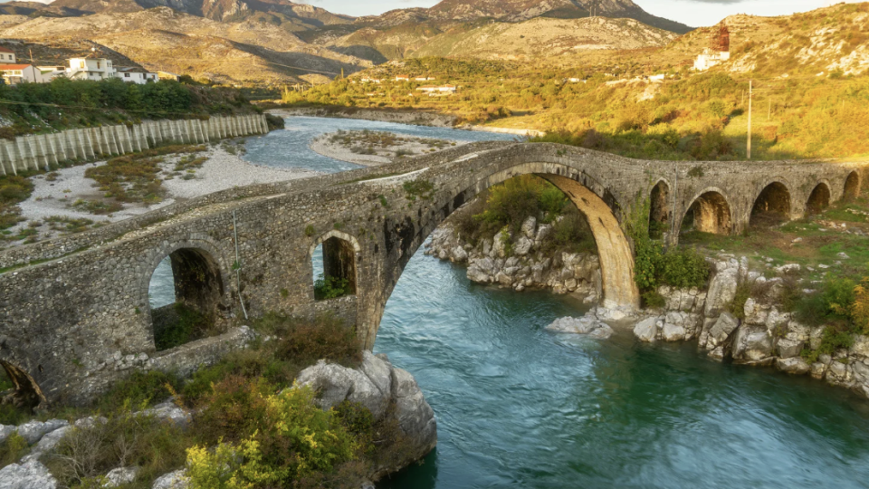 Albânia em grupo com Anna Ruas