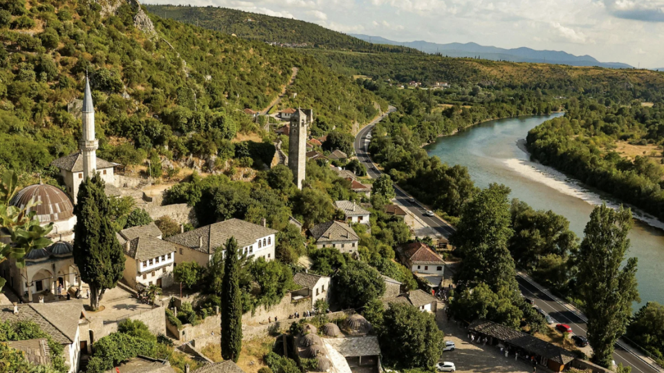 Albânia em grupo com Anna Ruas