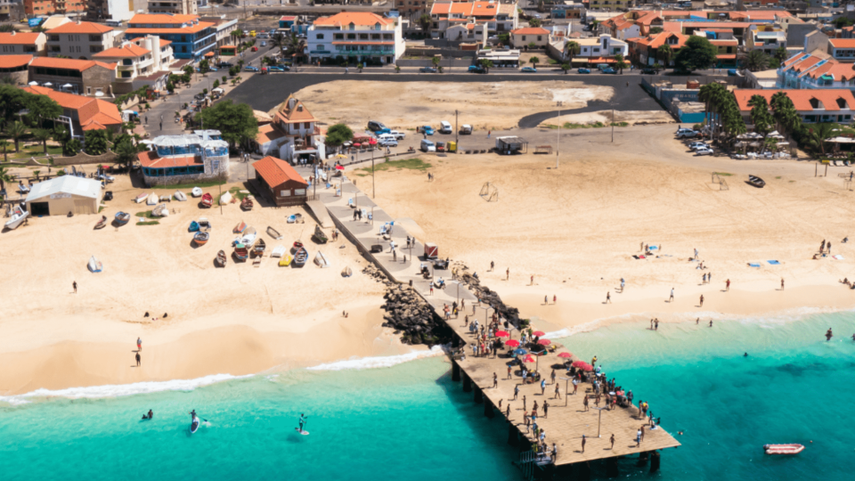 Vira o Ano de Pé na Areia. Réveillon na Ilha do Sal!