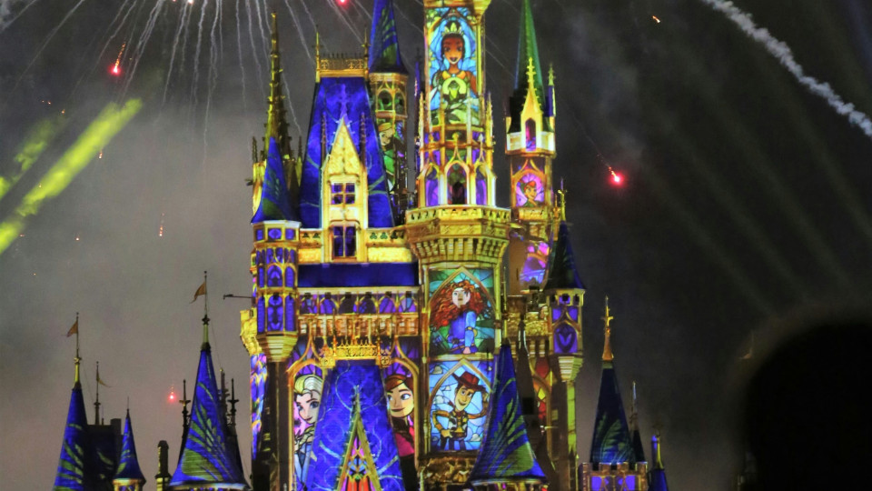 Natal Mágico na Disneyland® Paris! Pacote de família!