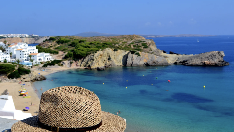 Menorca: O Segredo Mais Azul do Mediterrâneo