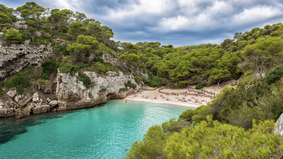 Menorca: O Segredo Mais Azul do Mediterrâneo