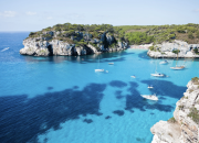 Menorca: O Segredo Mais Azul do Mediterrâneo
