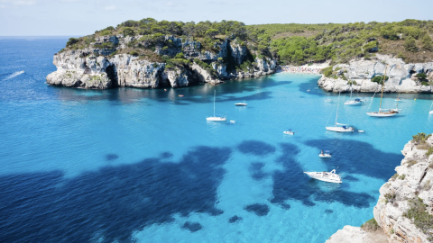 Menorca: O Segredo Mais Azul do Mediterrâneo