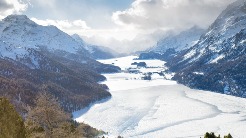Toma lá neve com estilo! St. Moritz chama por ti