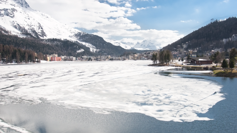 Toma lá neve com estilo! St. Moritz chama por ti