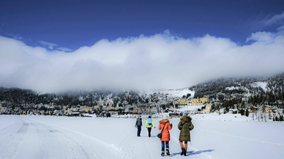 Toma lá neve com estilo! St. Moritz chama por ti