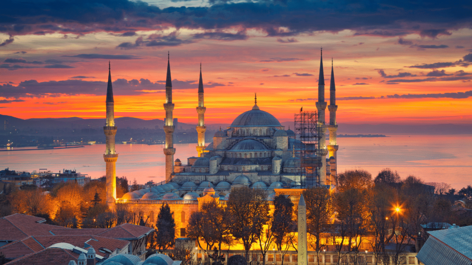 R&eacute;veillon na Turquia com visitas e refei&ccedil;&otilde;es inclu&iacute;das!